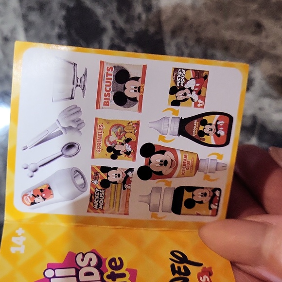 Mini Brands Create Disney Mickey Mouse - Picture 3 of 5